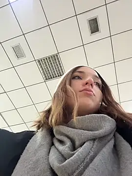 dollytall (F young) - Stick pussy with 2 fingers & risk moan💦