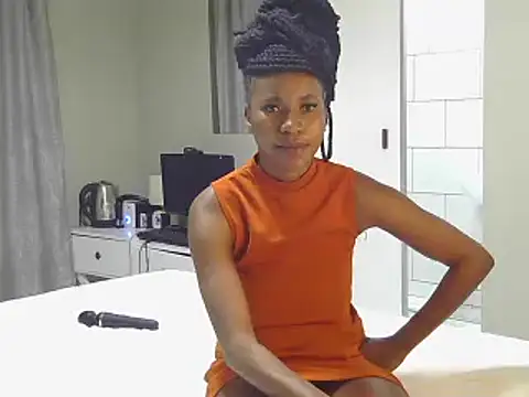 petite_queenx (F young) - VIBRATOR INSIDE PUSSY