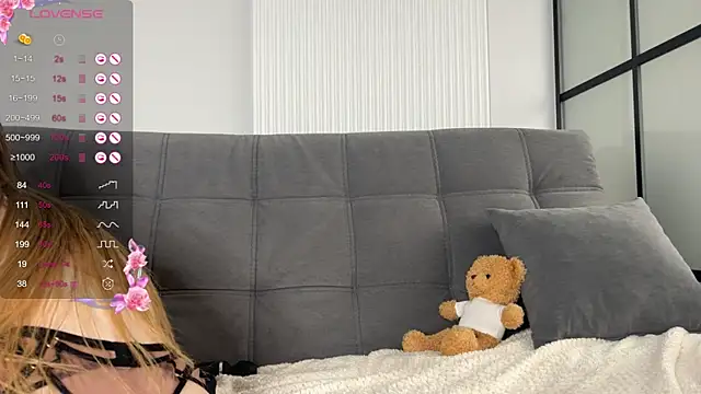 MiraJuicyJune webcam