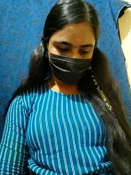 Webcam Model (mini-queen)  is live.Free join now!