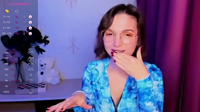 KindHazelHere_ webcam