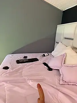 BellaFernandez__ webcam