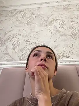 sandracarter (F young) - Show ass in home