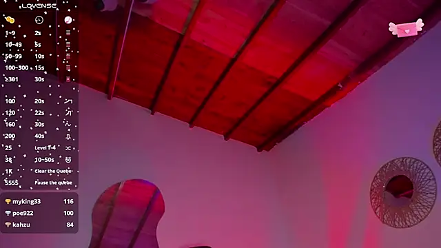 laura-hills18 webcam