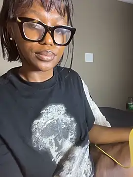 Webcam Model (Moonzy77)  is live.Free join now!