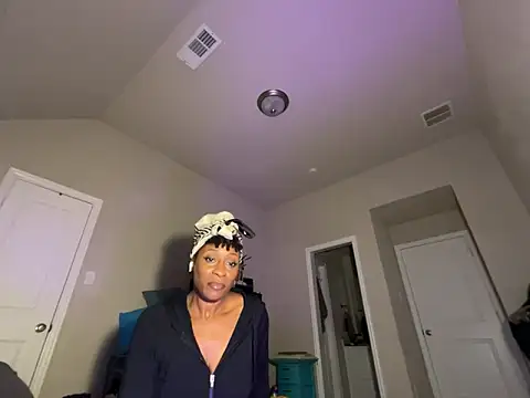 Webcam Model (wynterheat)  is live.Free join now!