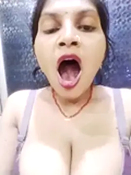 Webcam Model (kiara-simmi) is live