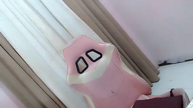 Naughtybarbie_69 webcam