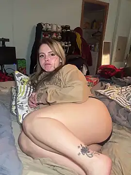 Webcam Model (JuicyExxxperience)  is live.Free join now!