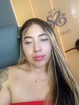 _manuveelez (F young) - Show boobs front my boss