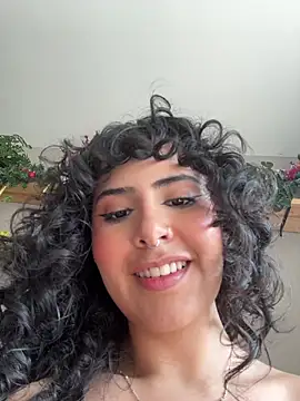 Webcam Model (SugarTroubl33)  is live.Free join now!