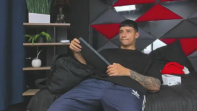 jaze_bradley (Ask my age) - Naked