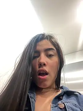 Webcam Model (Marilyn_Monrou)  is live.Free join now!