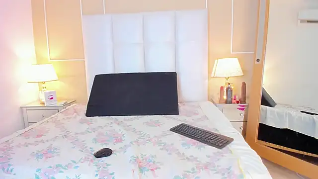 Dolly_Dirty_Squirrt webcam