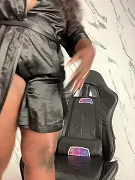 Webcam Model (emilyrojas) is live