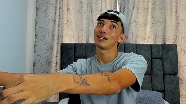 maikol_ortiz (Ask my age) - let's get naked for a while