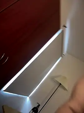 horny_roomiess webcam