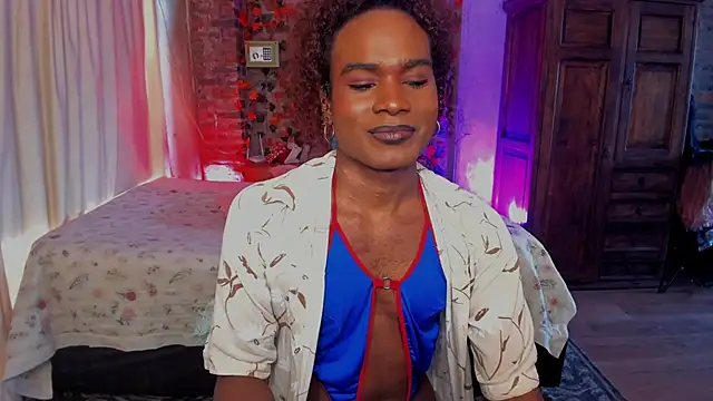 LaGoldenBitch webcam