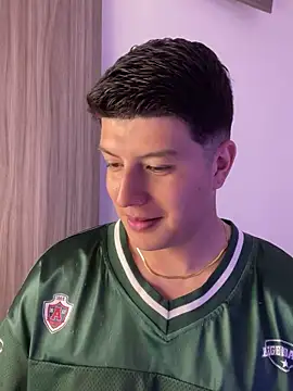 Goldenknight33 webcam