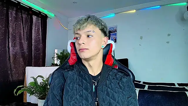 twink_sebas_ webcam