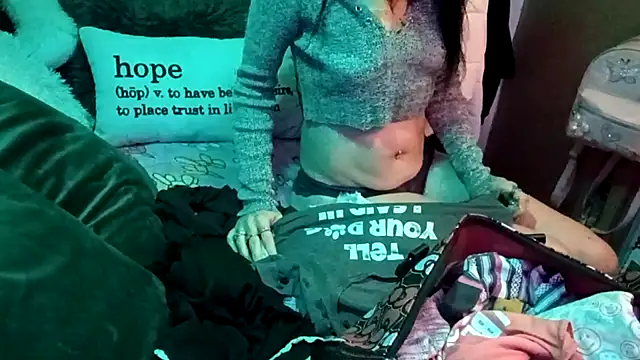 whitetrashdirtyslut webcam