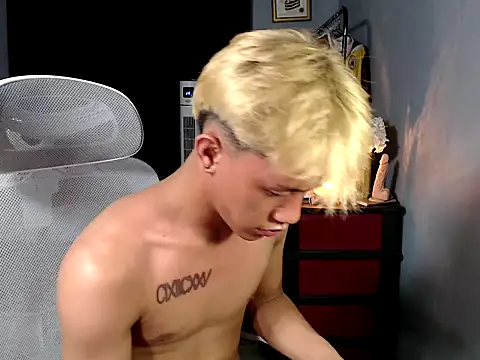 naughtyboyloy_0 webcam