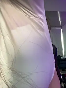 Webcam Model (angel_natural)  is live.Free join now!