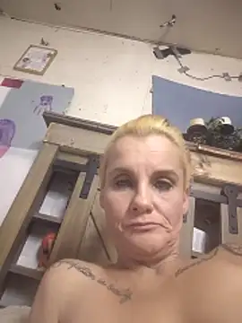 HarleyQuinn38 webcam