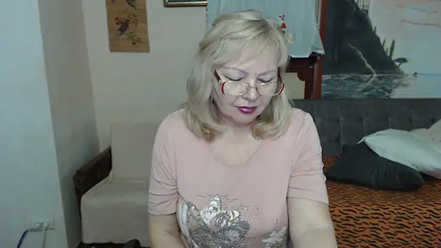 EvelynLoveShy webcam