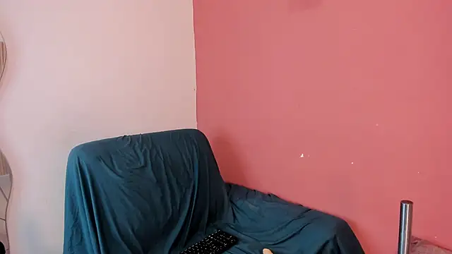 NhoanBrunette webcam