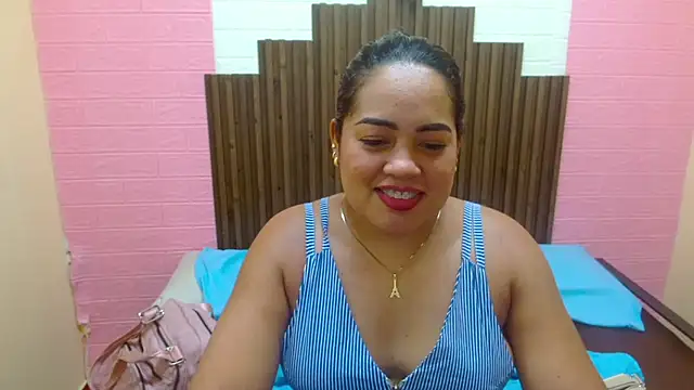 Lulu_James webcam