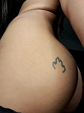 Webcam Model (Michell_em)  is live.Free join now!