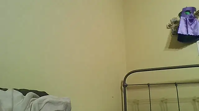 YelpedAverting webcam