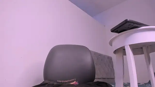 AnthonellaBrowm webcam