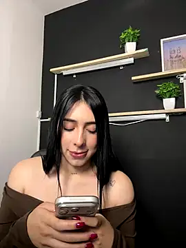 Webcam Model (isabella_jade)  is live.Free join now!