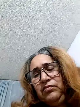 Webcam Model (_candi)  is live.Free join now!