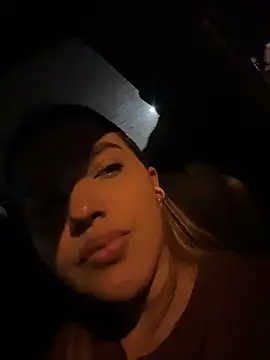 Webcam Model (Colibri_Centaura)  is live.Free join now!