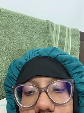 Webcam Model (Curly_lily)  is live.Free join now!