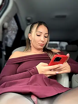 LetsFunKARINA webcam