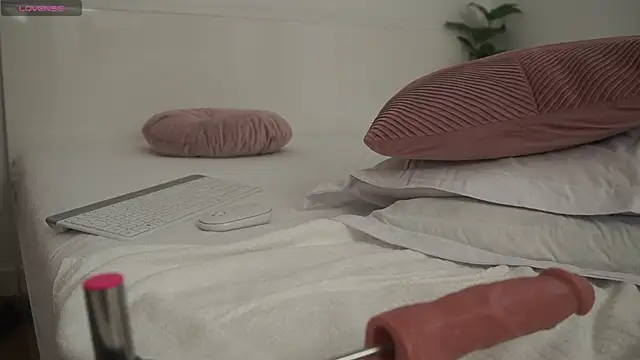 adisson_fox (F young) - FUCKMACHINE     control  10 min