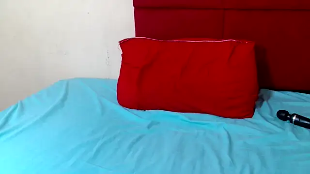 hugetitisxx (F young) - lets destroy this tight pussy daddy