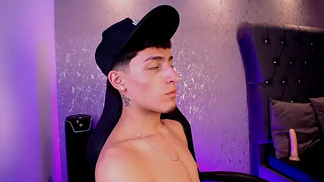 mateomitchell (M twink) - suck dildo