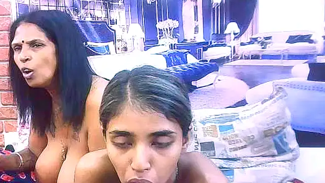 IndianSexySlender webcam