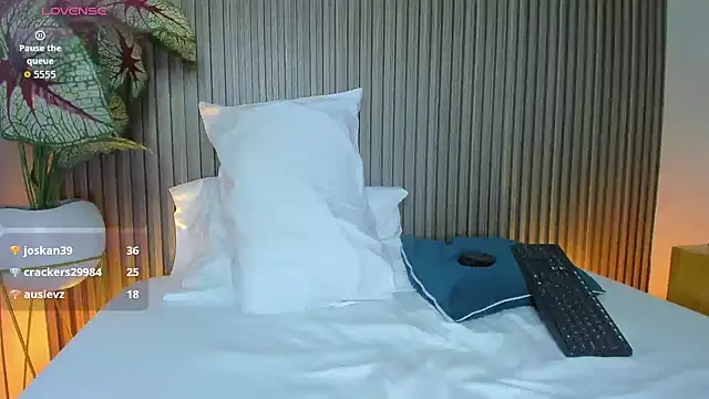 lindaa_natashaa_ webcam