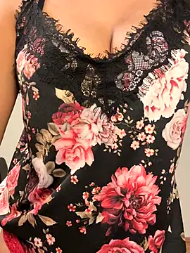 Webcam Model (ScarletAss) is live