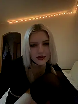 kris_tinika webcam stripchat model stream image