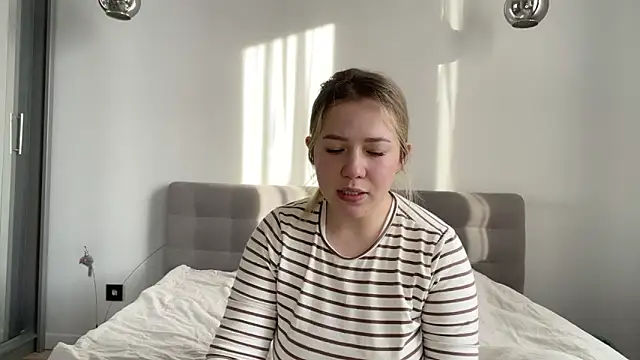 Embersweetbunny webcam