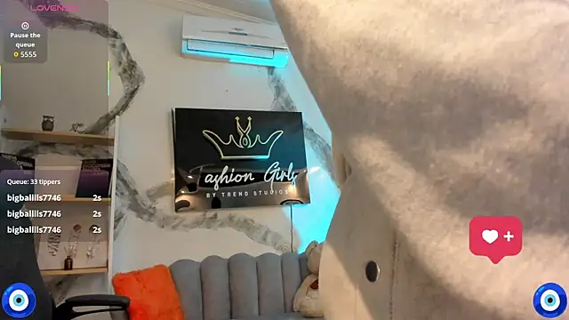 Ana Ruiz (AnaRuiz1_)