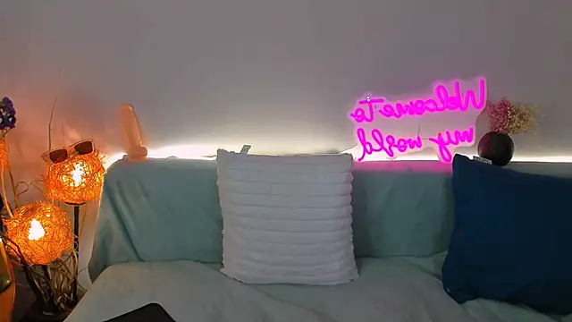 sindy_chiks1 (F teen) - show tits