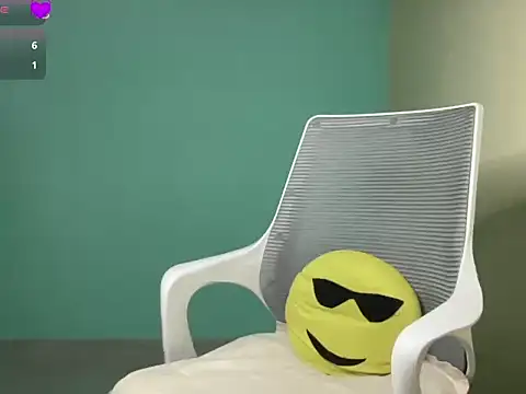 classy_kritii webcam